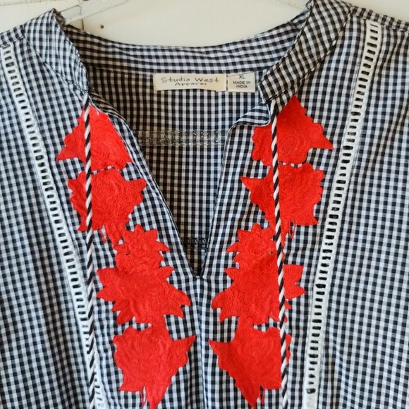 Studio West Black & White Gingham Top w/Red Roses - Picture 4 of 11